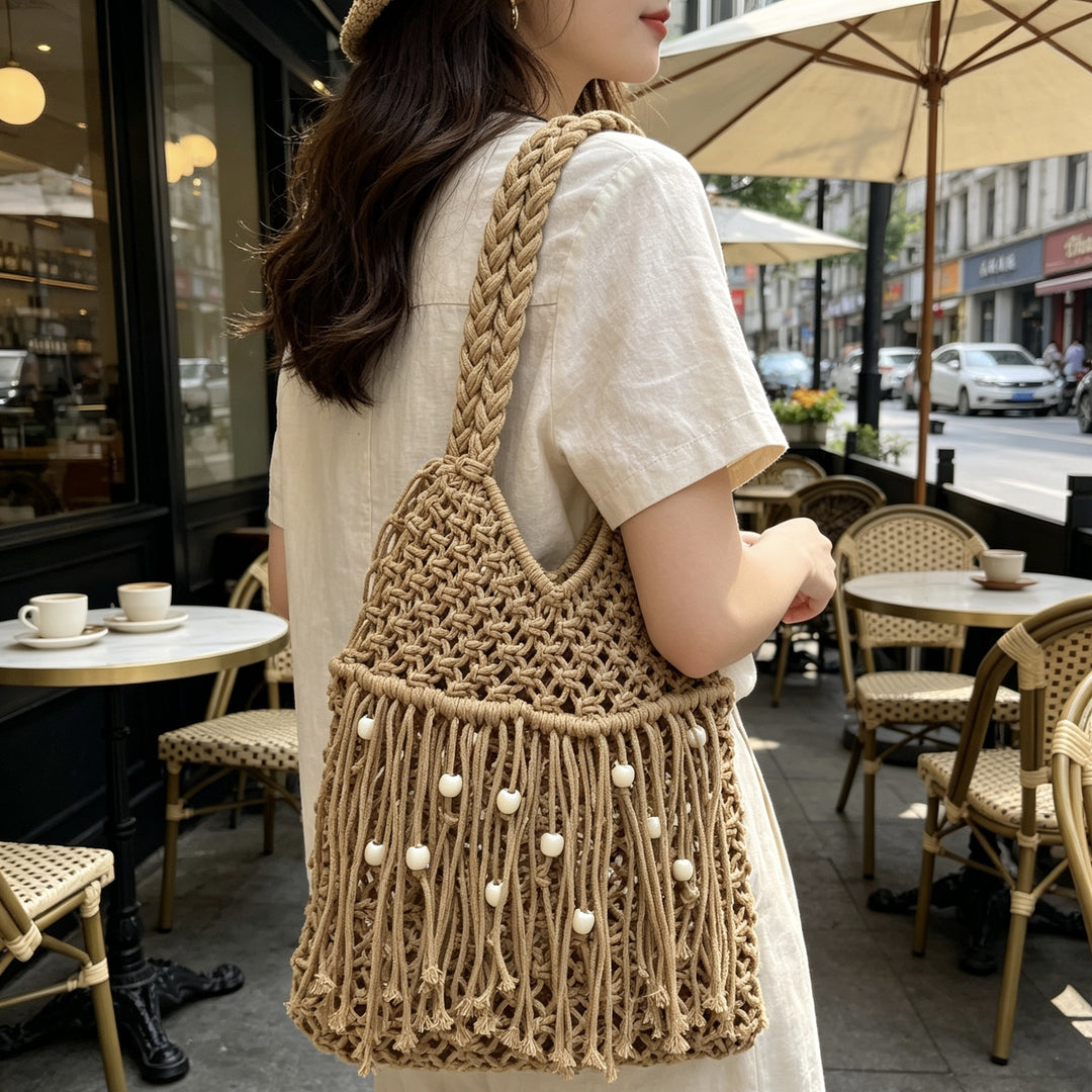 Macramé bag with long fringes and wooden beads Bowlift