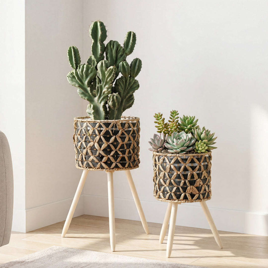 Plant stand made of braided material Bowlift