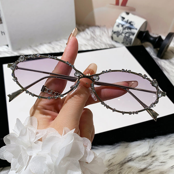Women's extravagant oversized sunglasses with futuristic design Bowlift