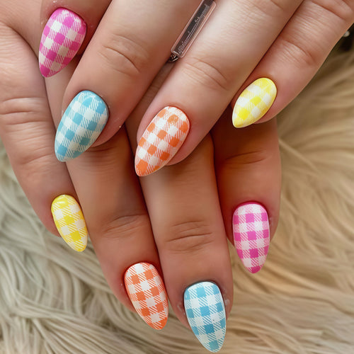 Artistic Press-On Nail Tips with Checkered Design Bowlift