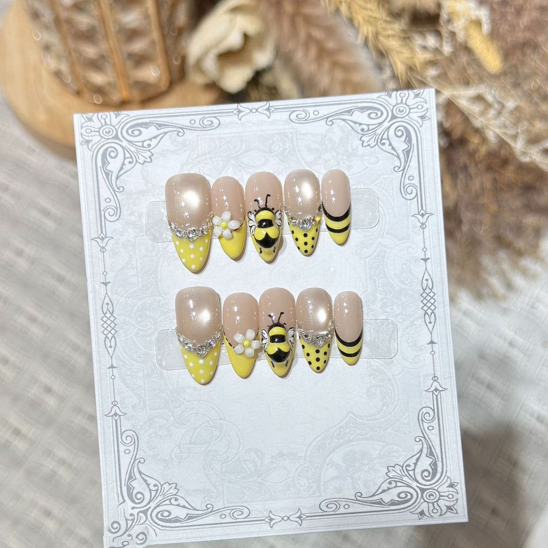 Artistic Bee-Themed Press-On Nail Set Bowlift