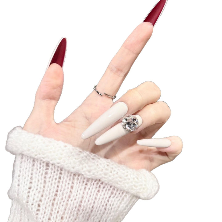 Artificial nails with elegant glitter accent Bowlift