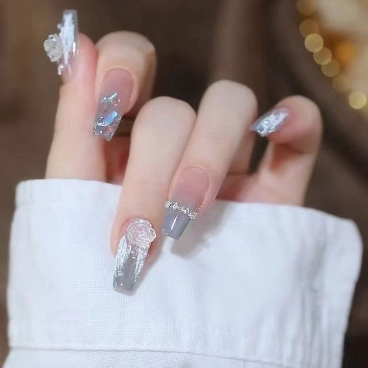 Artificial nails with heart design Bowlift