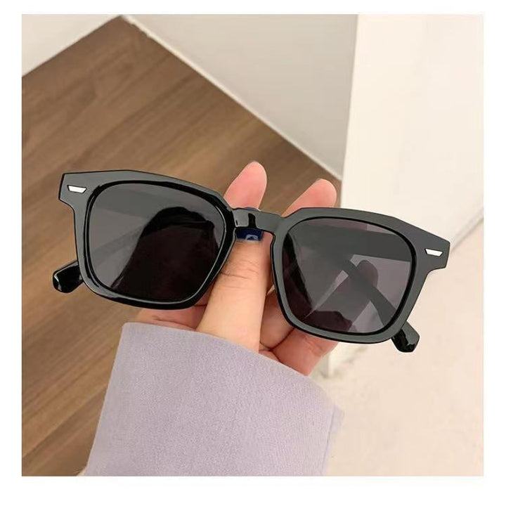 Ladies stylish sunglasses with striking frame Bowlift