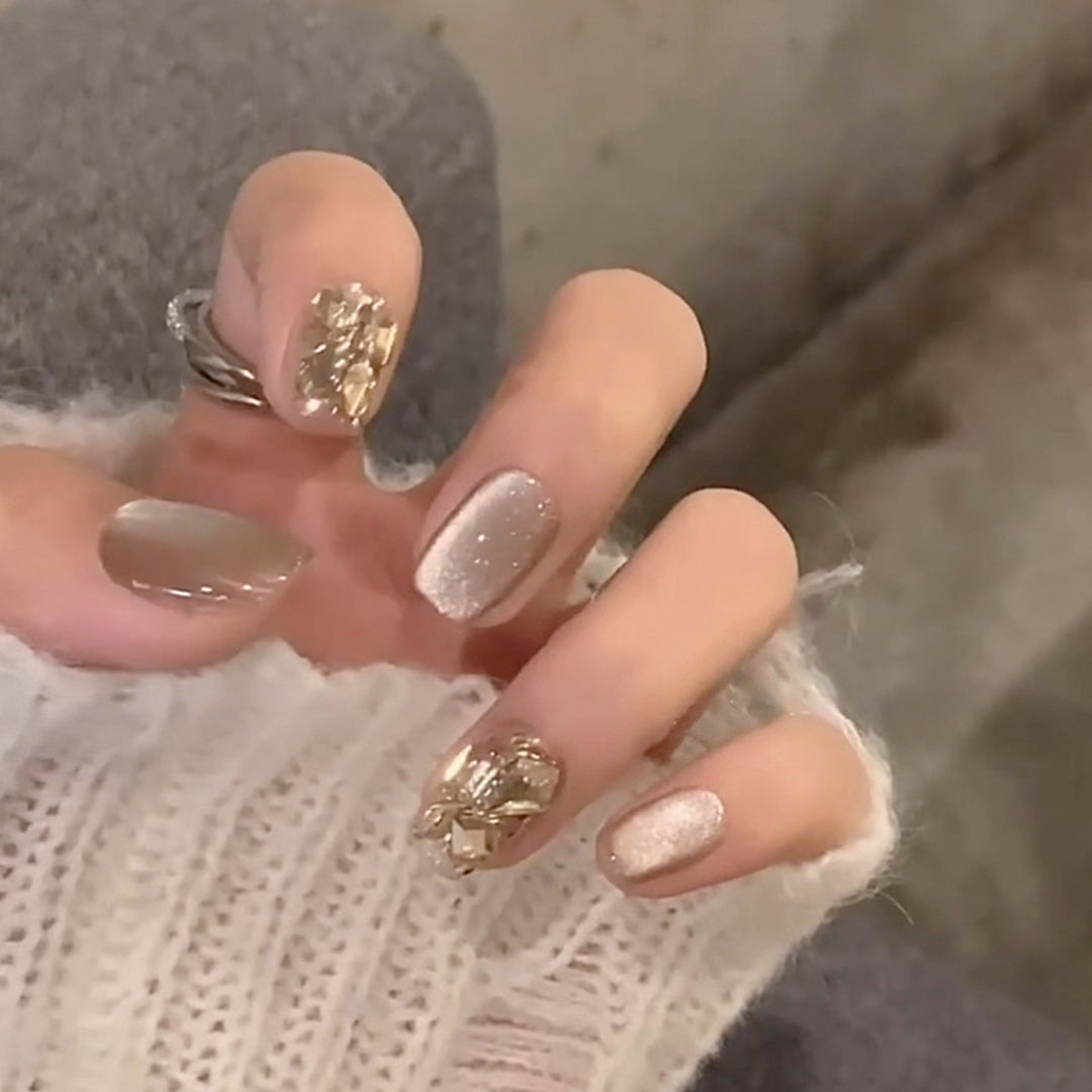 Trendy Stiletto Nails Bowlift