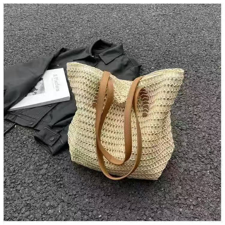 Handbag Made of Woven Natural Material with Leather Carrying Handles Bowlift