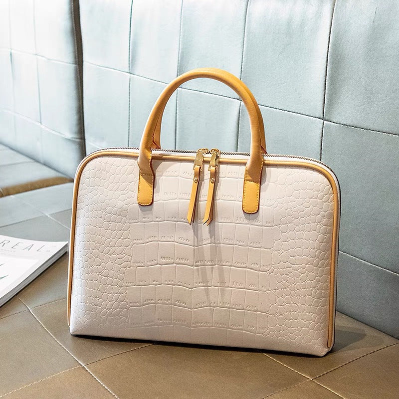 Elegant Handbag in Crocodile Look Bowlift