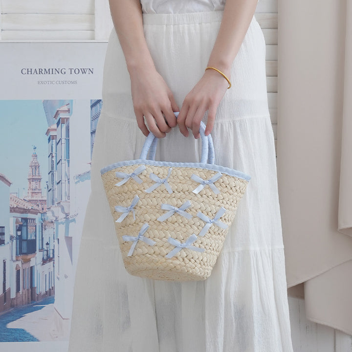 Basket bag with delicate bows and padded edge Bowlift