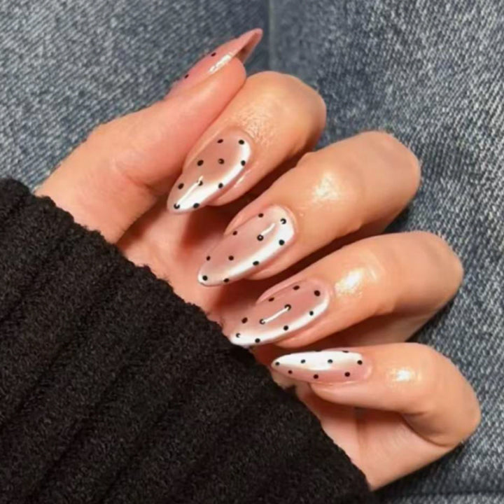 Elegant Nail Designs with Polka Dot Pattern Bowlift
