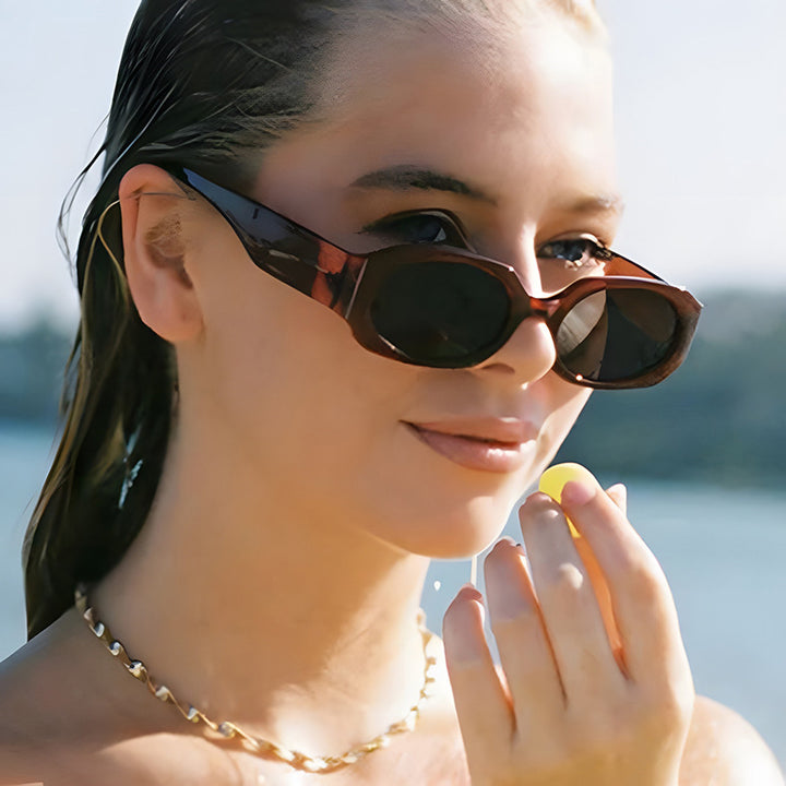 Women extravagant sunglasses in stylish retro design Bowlift