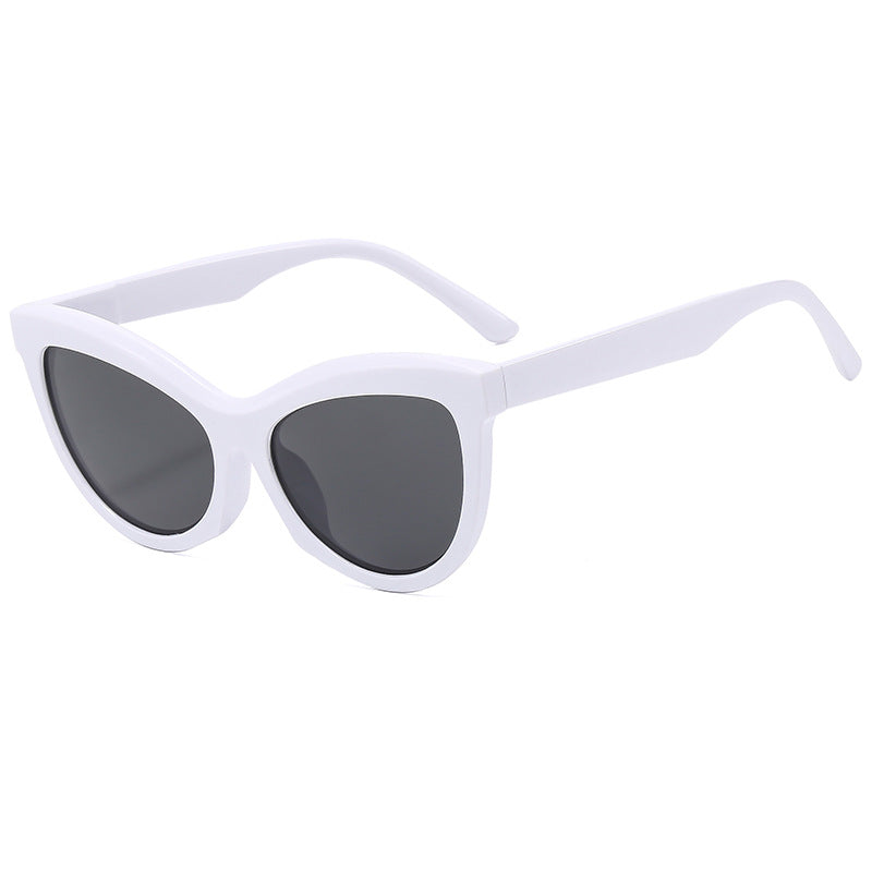 Women's fashionable sunglasses in elegant Cat-Eye style Bowlift
