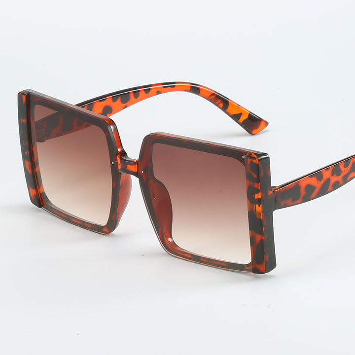 Ladies Oversized Sunglasses with Gradient Bowlift