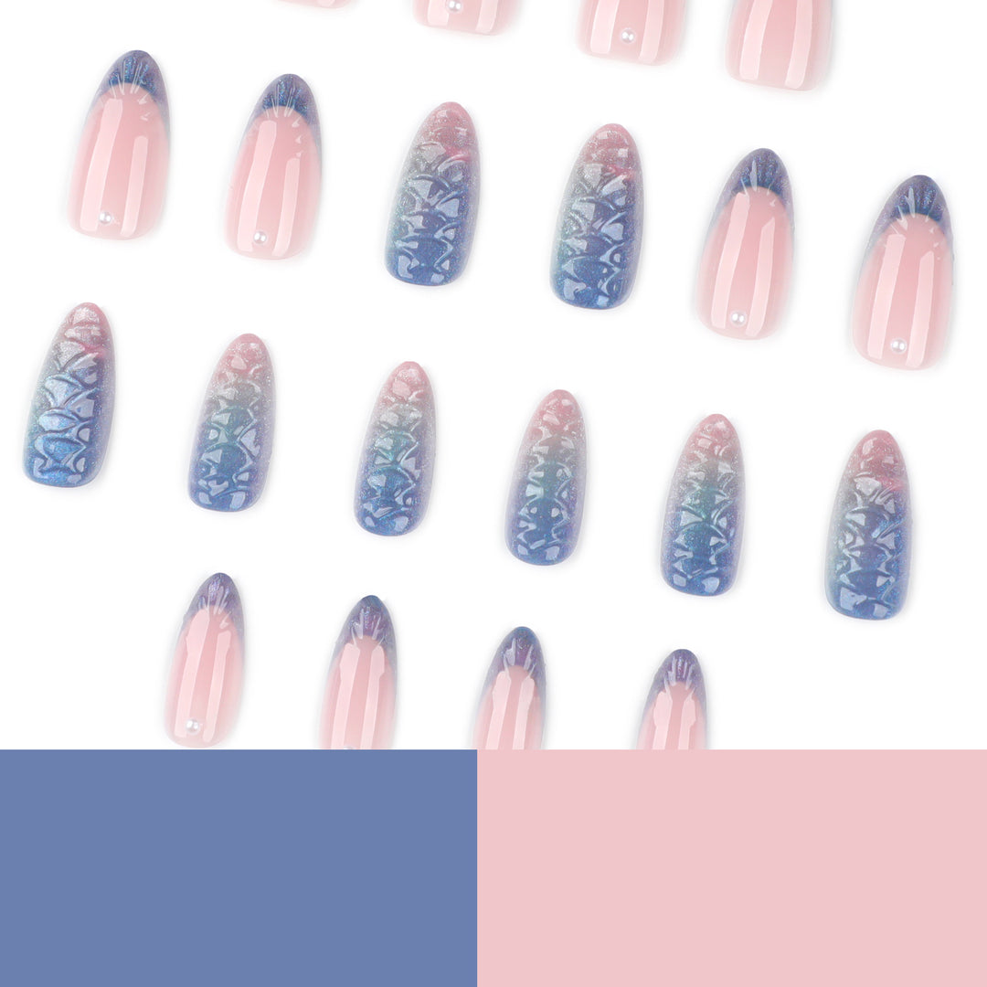 Artful nail extensions with shimmering play of colors and glamorous accents Bowlift