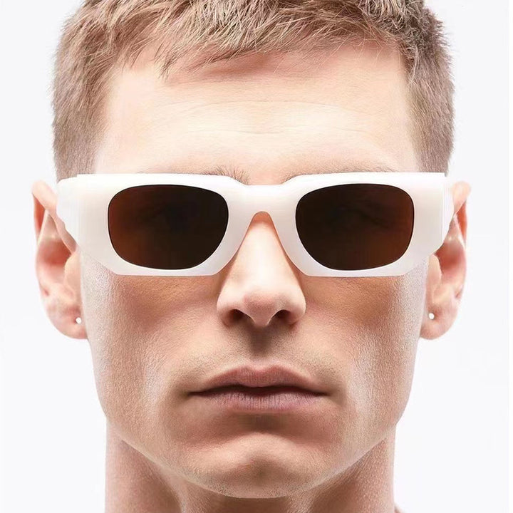 Women's fashion sunglasses with angular frame and UV protection Bowlift