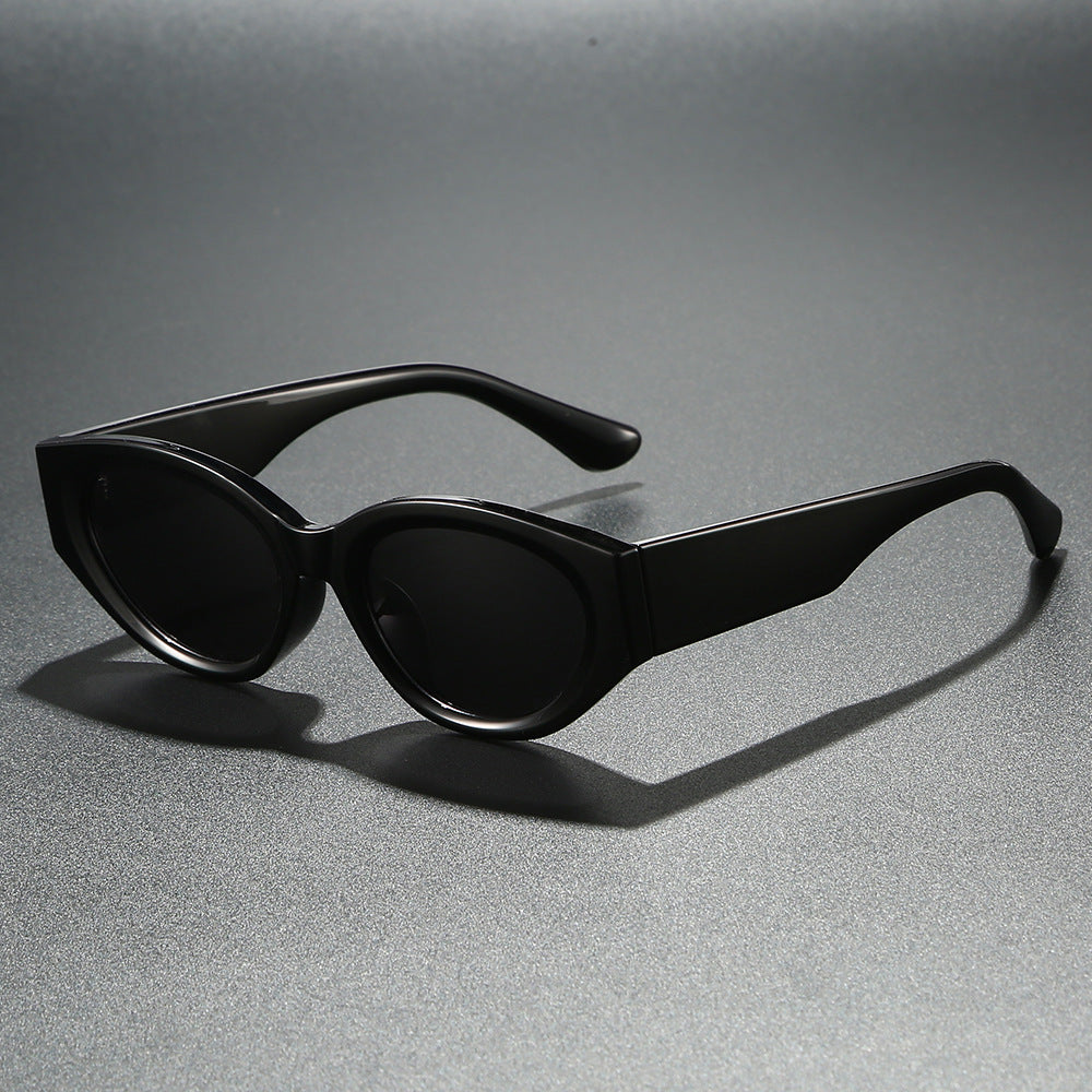 Women Cat-Eye Sunglasses with modern, transparent frame and UV protection Bowlift