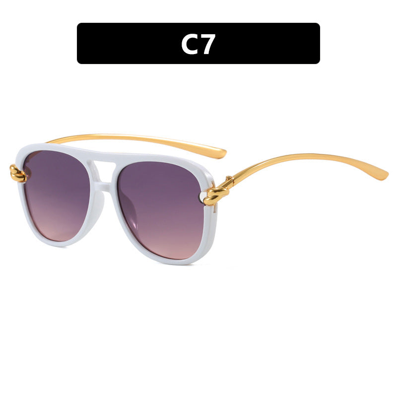 Women's sporty sunglasses with wide plastic frame and UV protection Bowlift