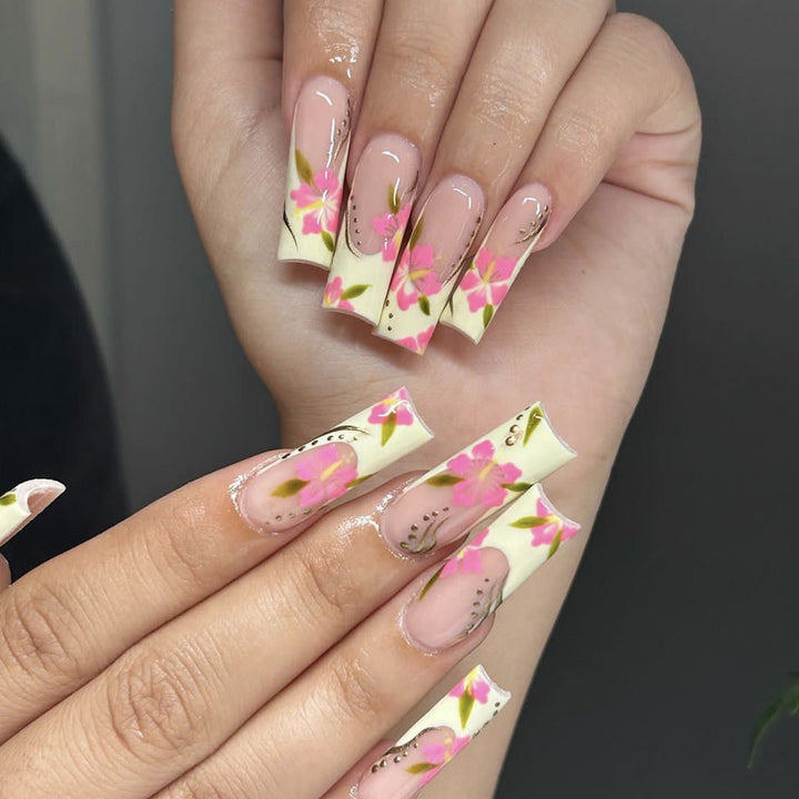 Floral Effect Nail Art Extensions Bowlift