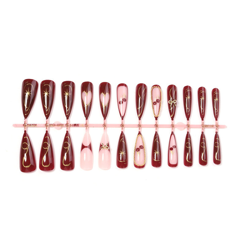 Artificial nail set with luxurious golden accents and glamorous design Bowlift