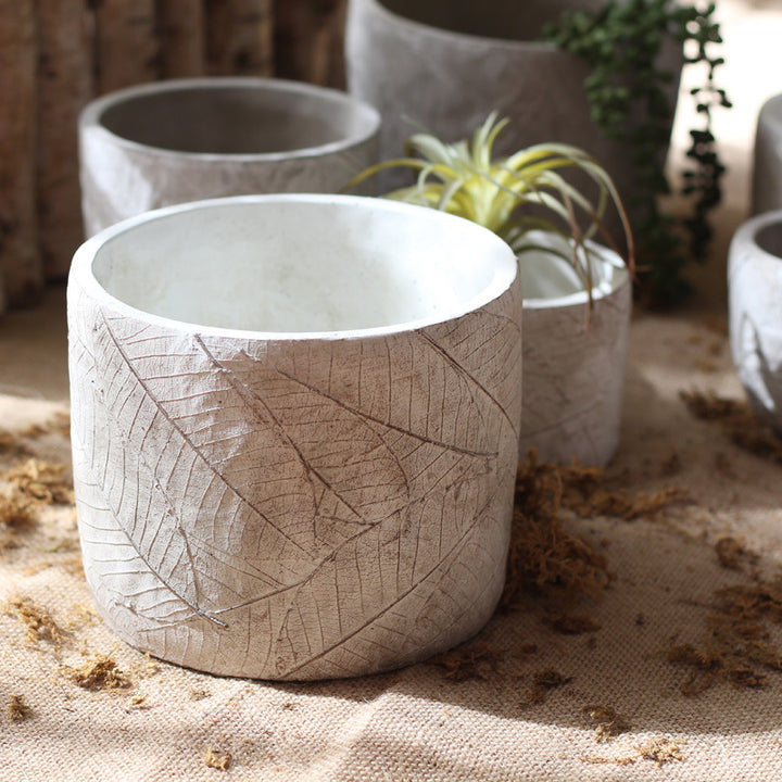 Decorative plant container made of handmade ceramic with leaf pattern Bowlift