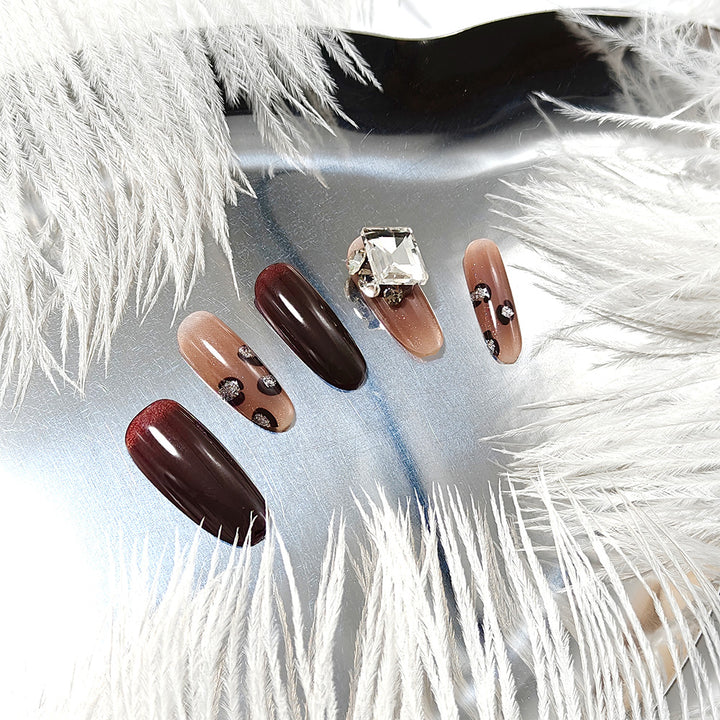 Artificial nails with luxurious glitter accents Bowlift