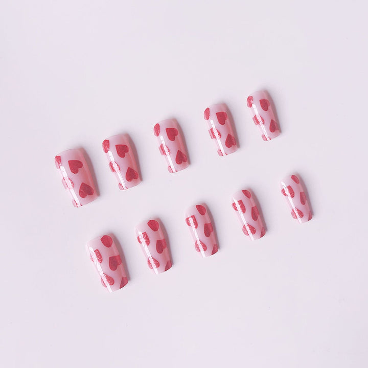 Artificial nail set with romantic heart motif and glitter Bowlift