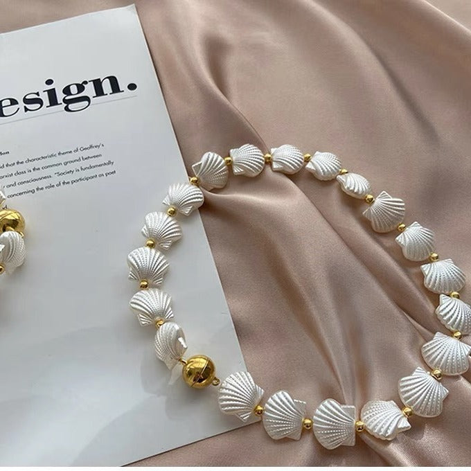 Decorative Shell Necklace Bowlift