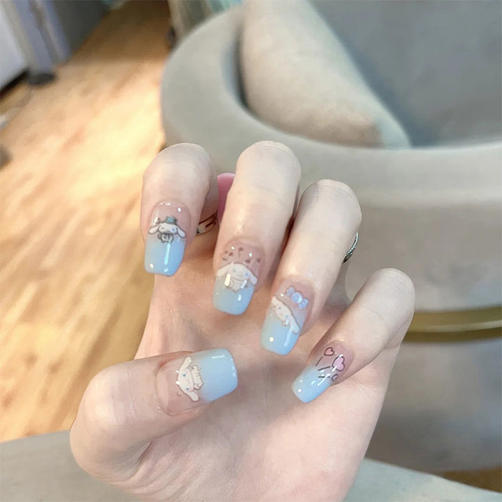 Artful nail extensions with an elegant leaf pattern Bowlift
