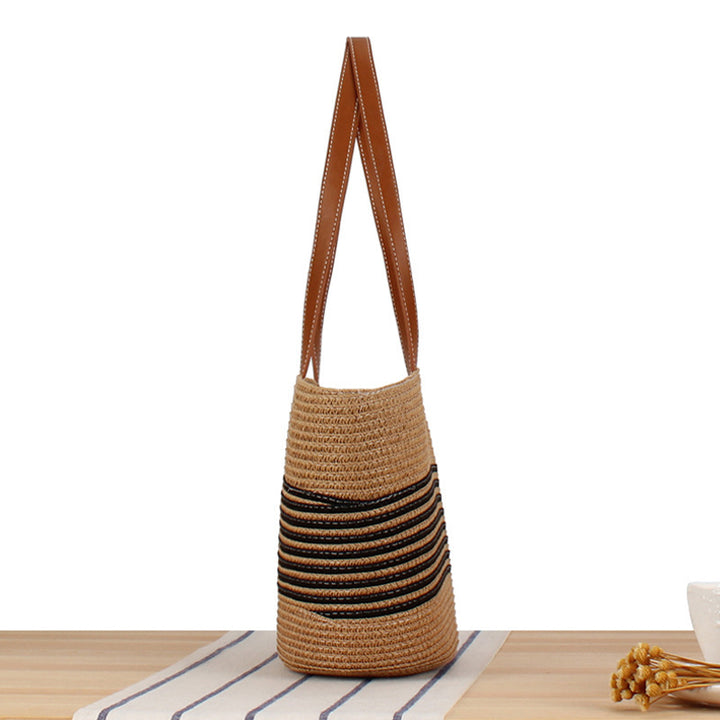 Tote bag with structured design made of natural wicker Bowlift