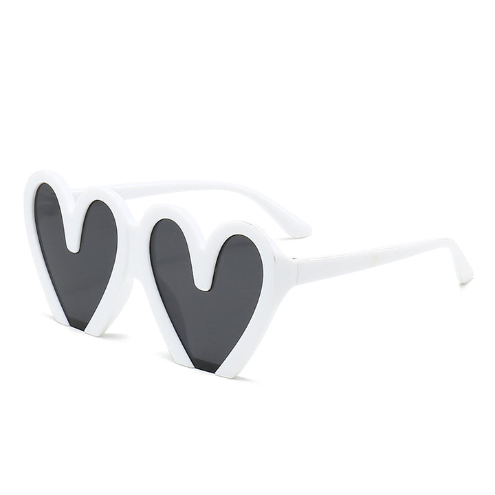 Women's fashionable sunglasses in unique heart design Bowlift