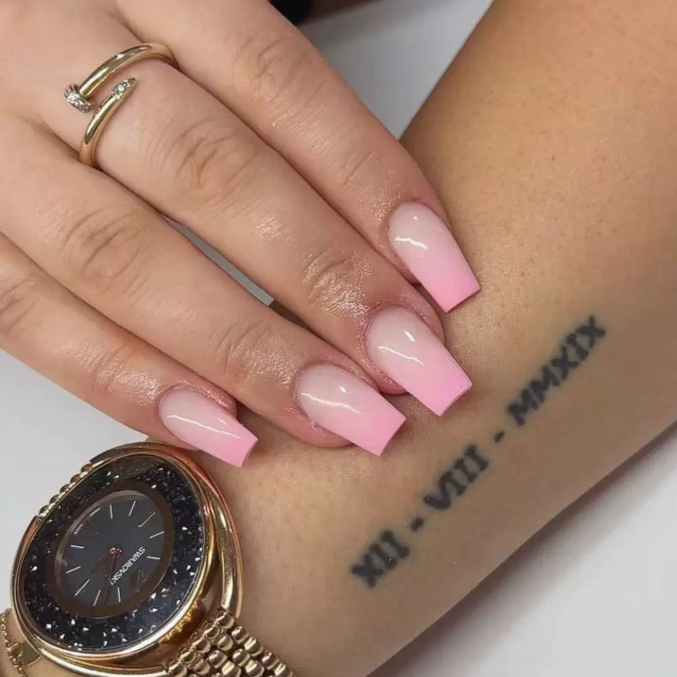 Artificial nail set with elegant gradient and modern design Bowlift