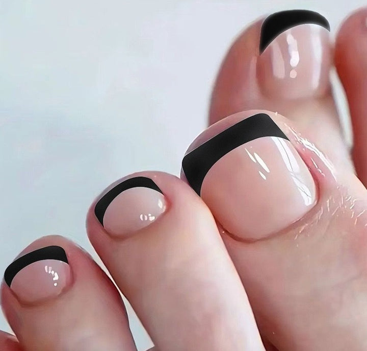 Chic French Tip Nail Art Bowlift