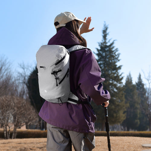Outdoor backpack with versatile compartment system and comfort carrying system Bowlift