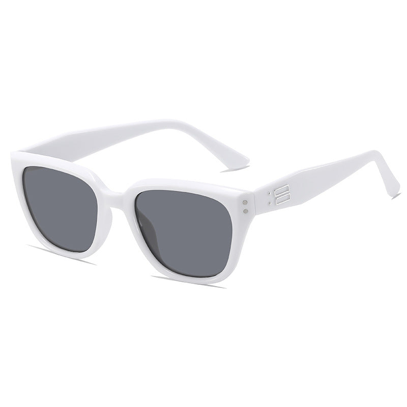 Fashion-Forward Modern Transparent Sunglasses Bowlift