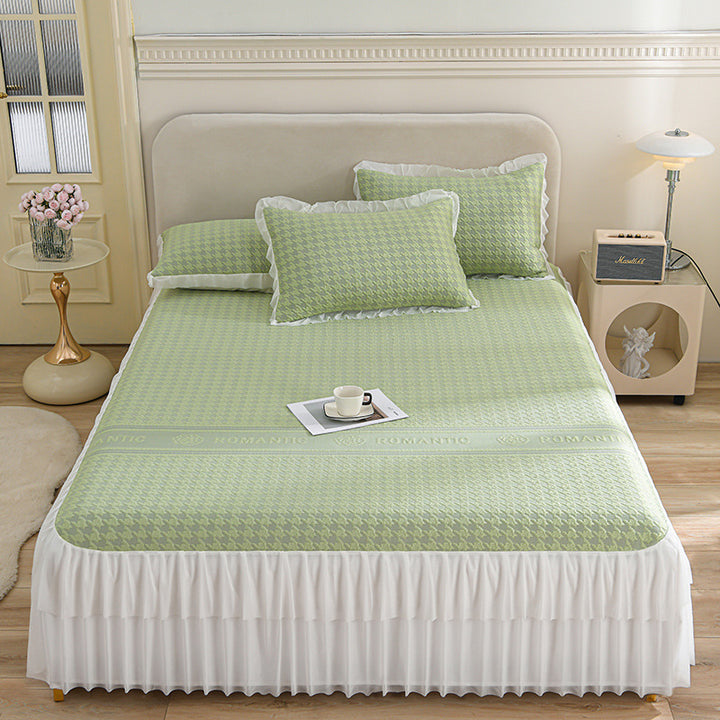 Ladies elegant bedspread set with decorative ruffled hem Bowlift