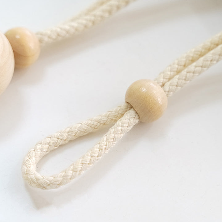 Elegant curtain holder with wooden beads Bowlift