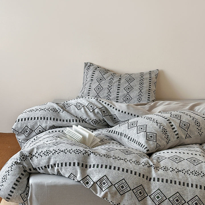 Bedding set made of soft cotton with graphic ethnic pattern
