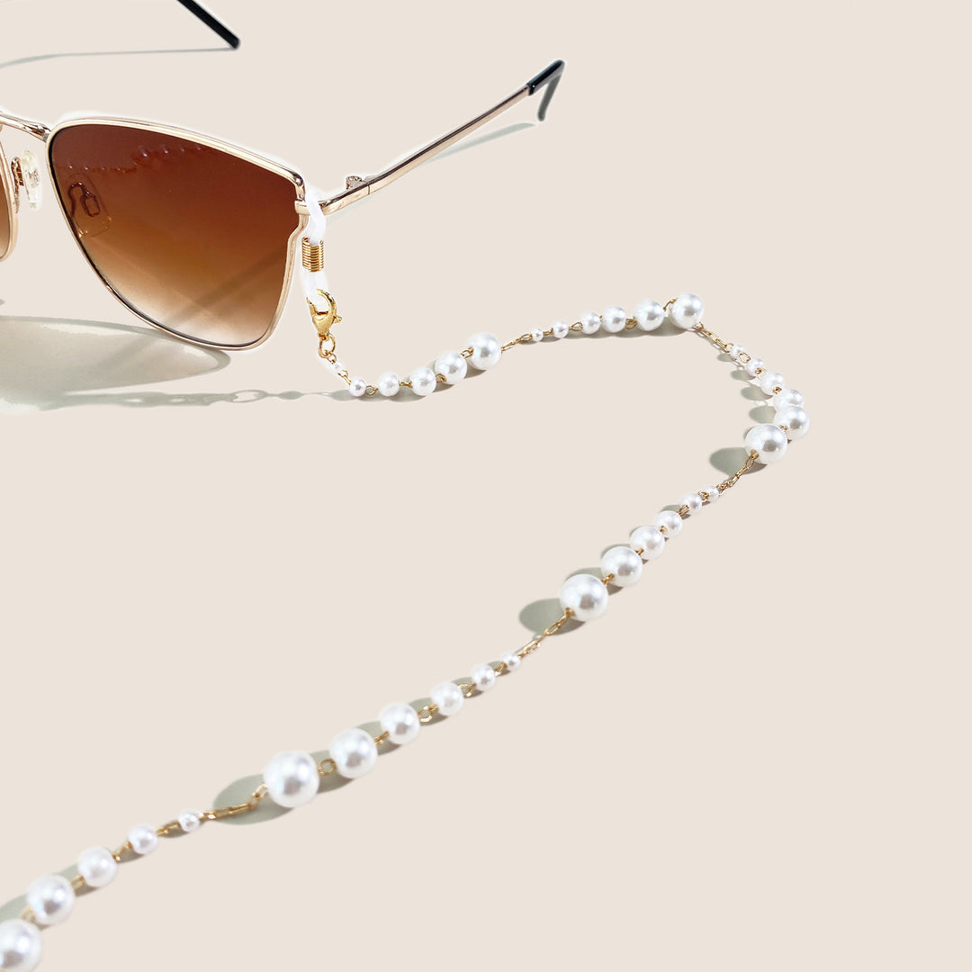 Elegant Pearl Eyewear Chain Bowlift