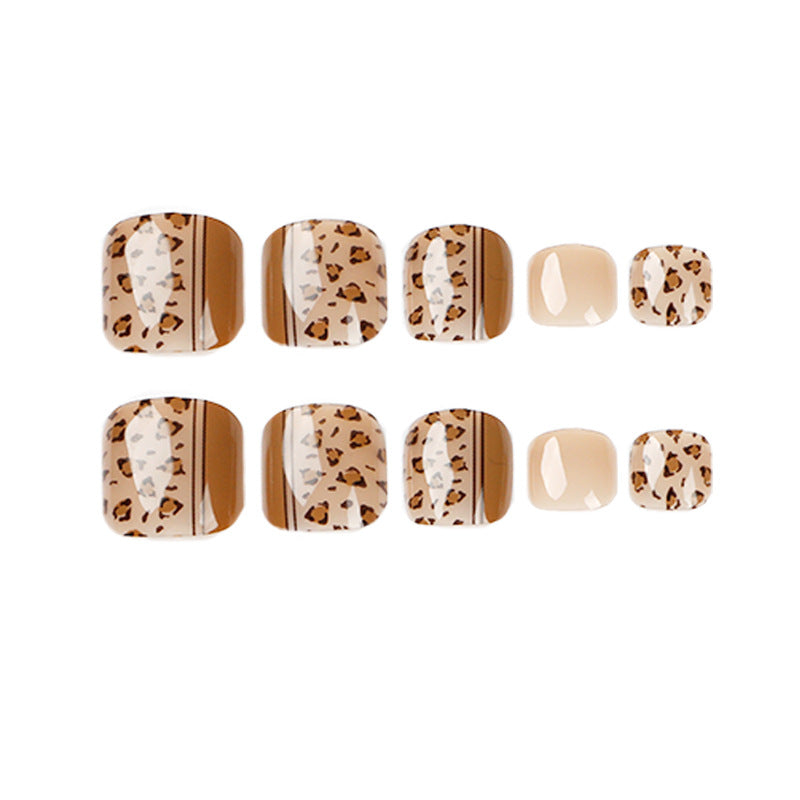 Artful toenail design with leopard pattern and modern lines Bowlift
