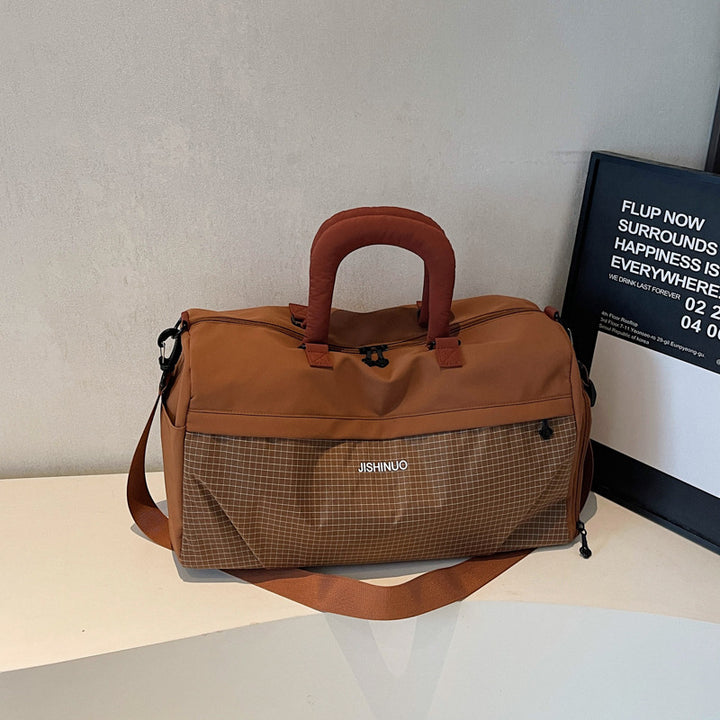 Sporty Leisure Duffel Bag with Ergonomic Handles and Multiple Compartments Bowlift