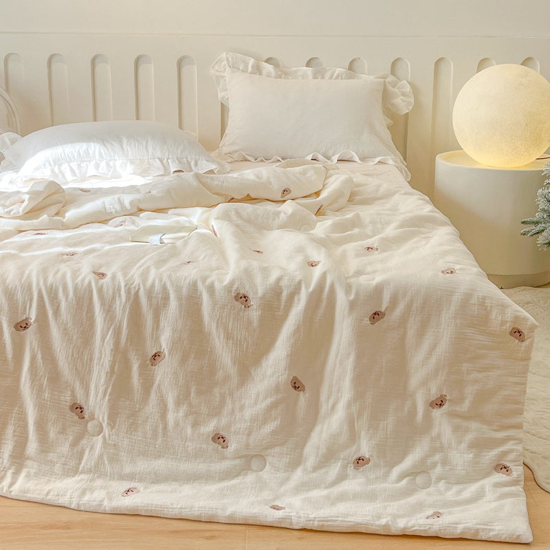 Women lightweight and breathable quilt with delicate floral patterns Bowlift