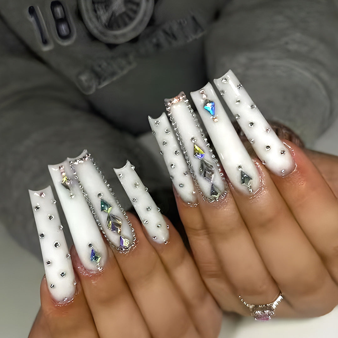 Glamorous Rhinestone-Adorned Stiletto Press-On Nails Bowlift