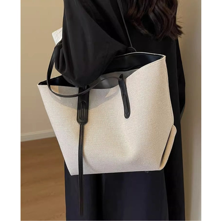 Spacious Utility Tote Bowlift
