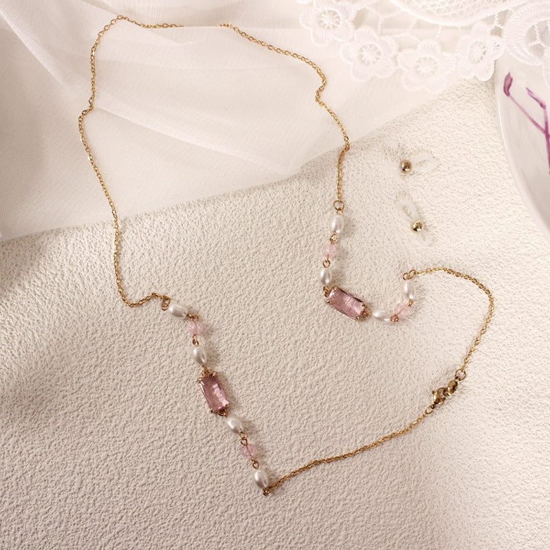 Elegant necklace with pearls and pink accents Bowlift