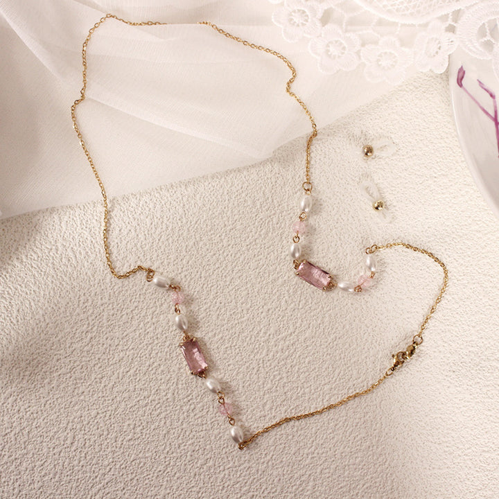 Elegant necklace with pearls and pink accents Bowlift