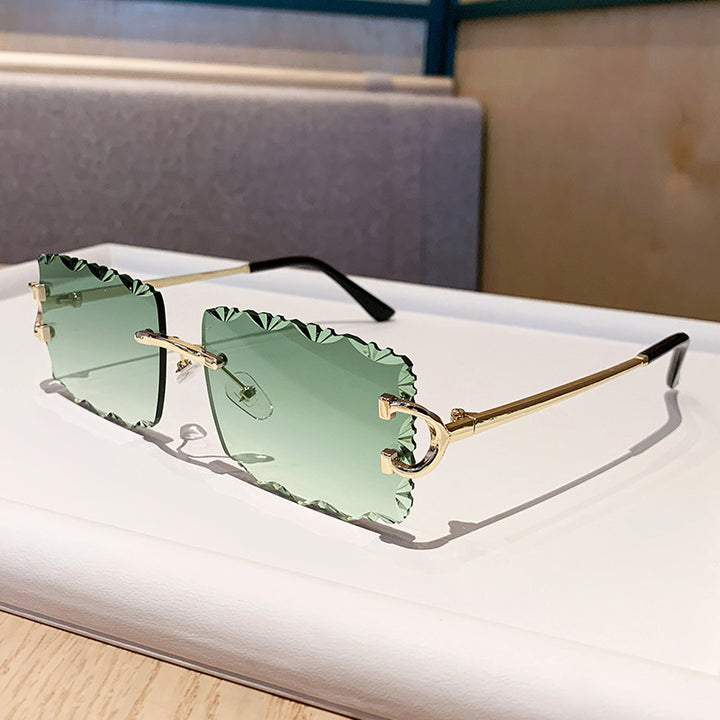 Ladies fashionable sunglasses with playful frame Bowlift