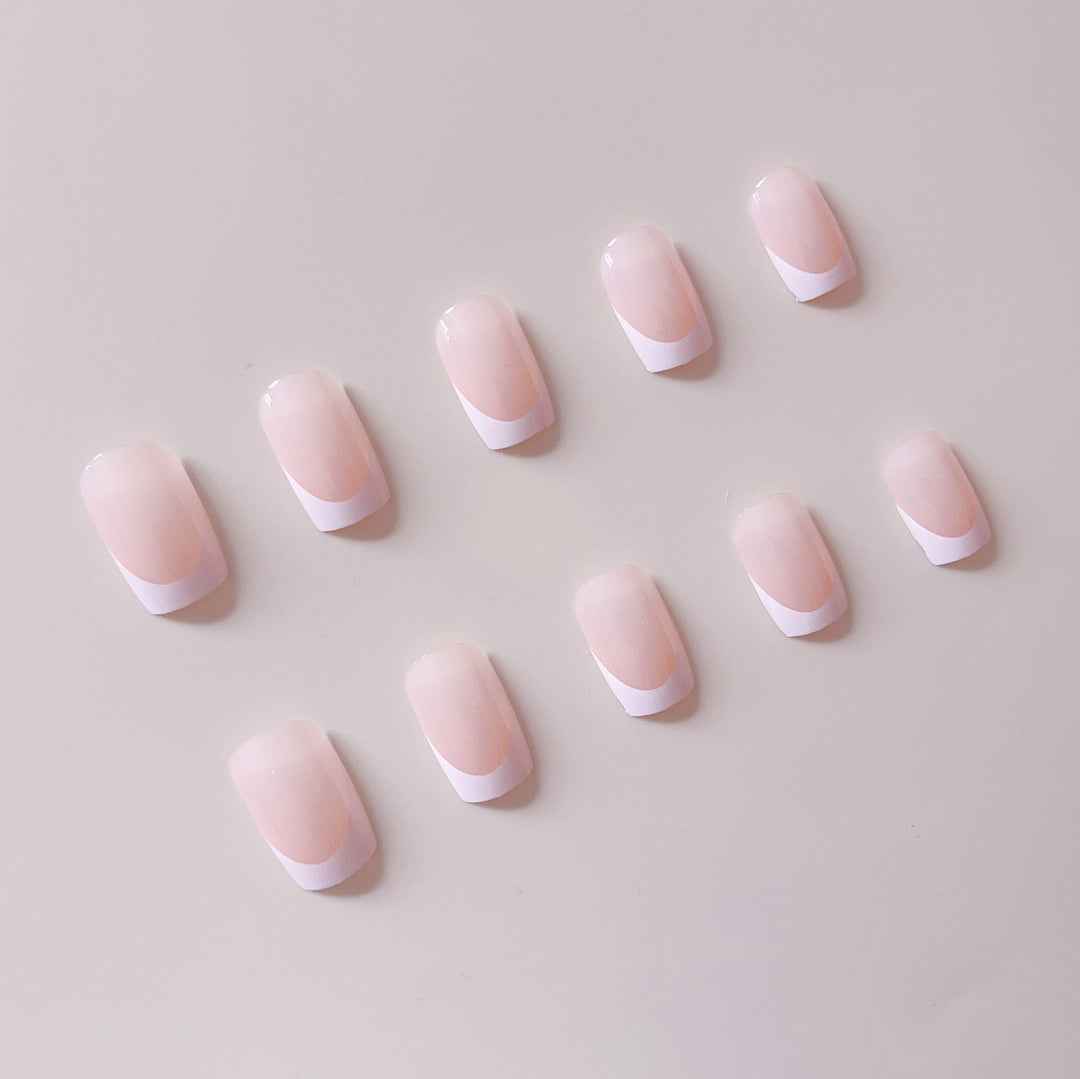 Artificial nail set with elegant French design and high-gloss finish Bowlift
