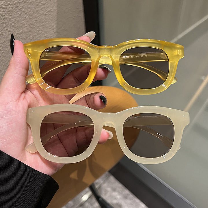 Women's stylish round sunglasses with sturdy frame and protective UV filter Bowlift
