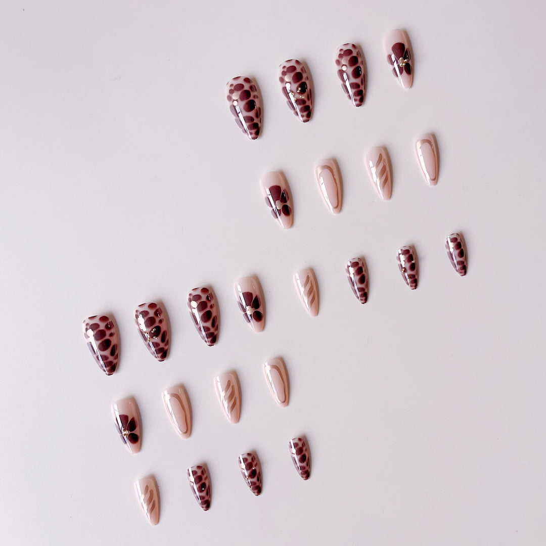 Nail art set with luxurious 3D decorations and golden accents Bowlift