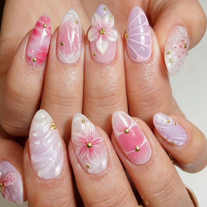 Nail art set with floral and pearl embellished elements Bowlift