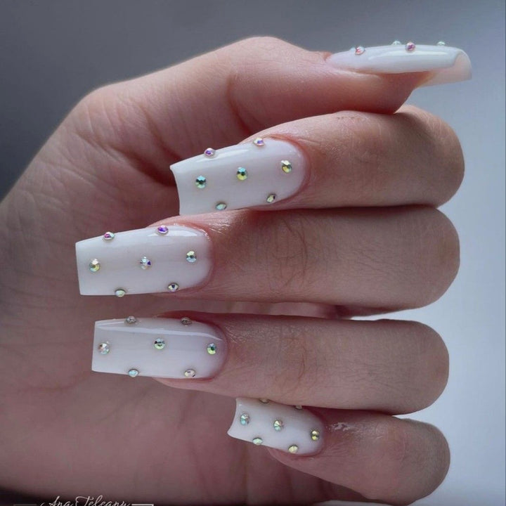 Acrylic nail set with elegant rhinestone decorations Bowlift